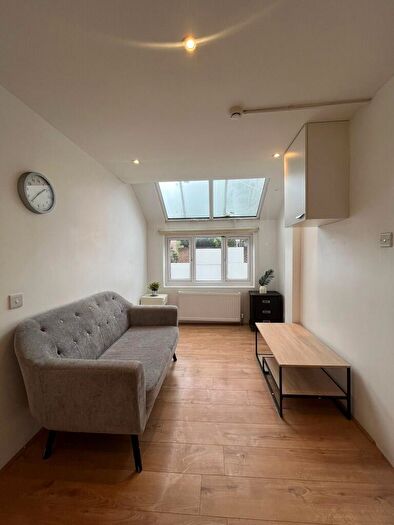 4 Bedroom Town House To Rent In Bruce Road, London, E3