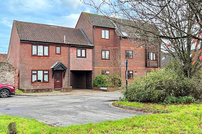 2 Bedroom Flat For Sale In Furlong Mews, Ringwood, BH24