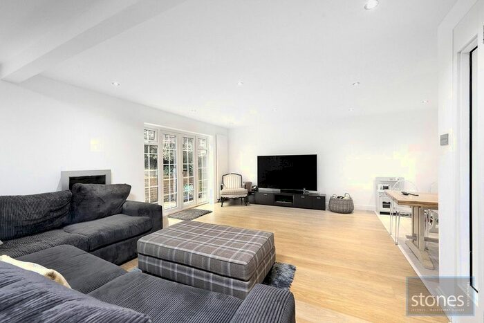 5 Bedroom Detached House To Rent In Clare Close, Elstree, Borehamwood, WD6