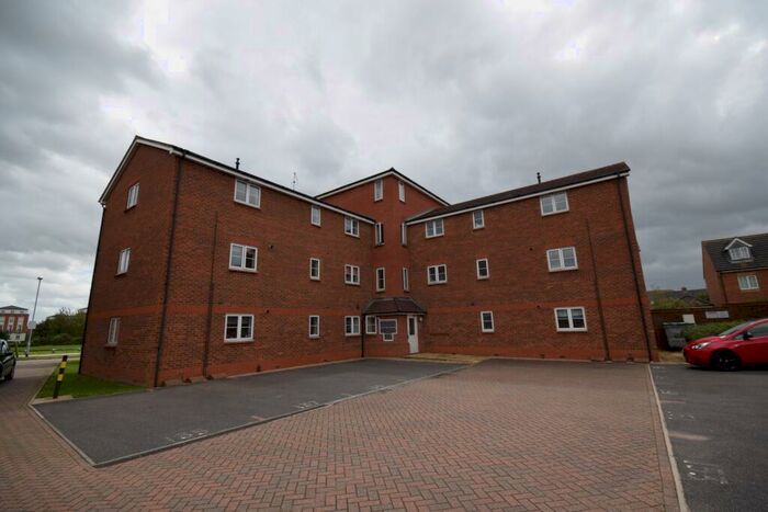 3 Bedroom Apartment To Rent In Cunningham Avenue, Hatfield, AL10