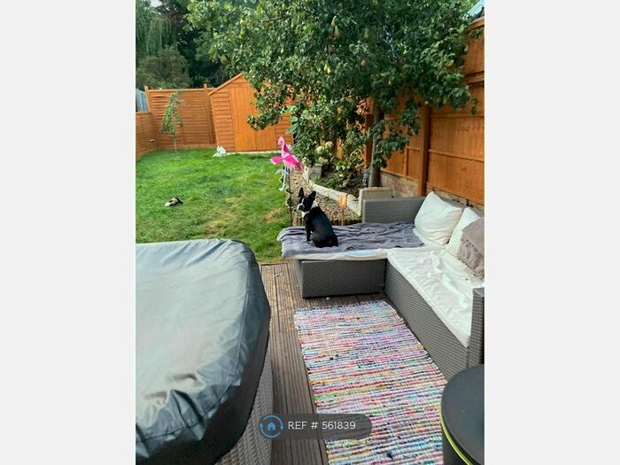 2 Bedroom Flat To Rent In Pollards Hill East, London, SW16