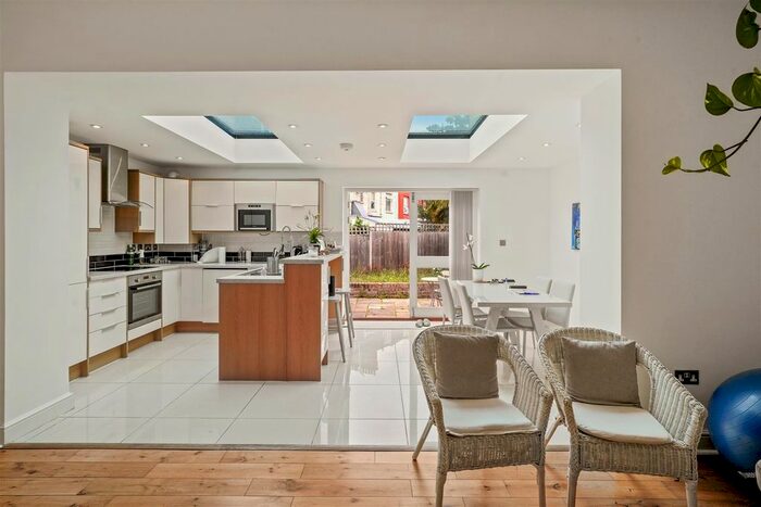 3 Bedroom Flat To Rent In Anson Road, London, NW2