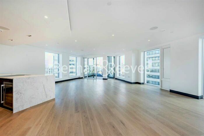 3 Bedroom Flat To Rent In Sovereign Court, Hammermsith, W6