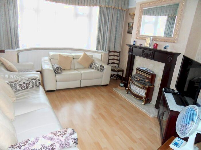 4 Bedroom Semi-Detached House To Rent In Pembroke Avenue, Harrow, HA3