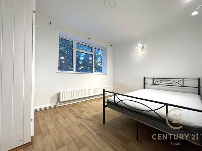 2 Bedroom Maisonette To Rent In Oak Hill Grove Surbiton, KT6