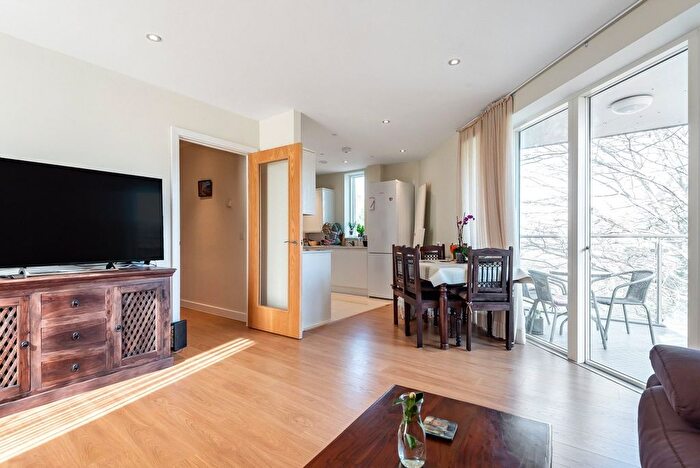 2 Bedroom Flat For Sale In Alvey Street, Walworth, London, SE17
