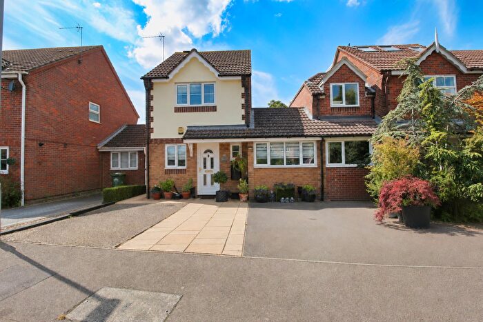 2 Bedroom Link Detached House For Sale In Waltham Gate, Thomas Rochford Way, Waltham Cross, EN8