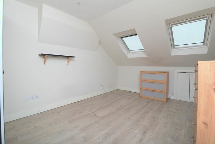 Studio To Rent In Second Ave, Second Ave, NW4 - Photo 2