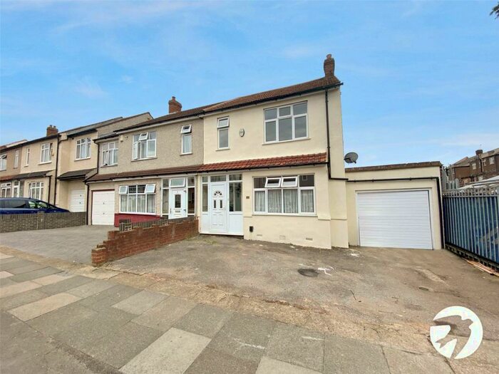 4 Bedroom End Of Terrace House To Rent In Deepdene Road, Welling, Kent, DA16