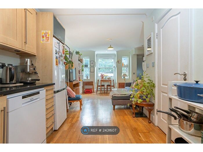 2 Bedroom Flat To Rent In Dulwich Road, London, SE24