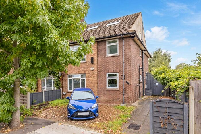 3 Bedroom Maisonette To Rent In Elsie Road London, SE22