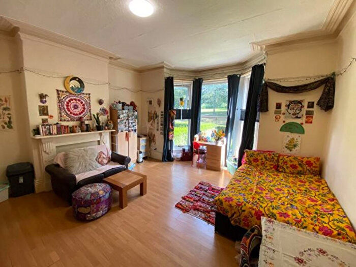 1 Bedroom House To Rent In Hyde Park Road, Leeds, LS6
