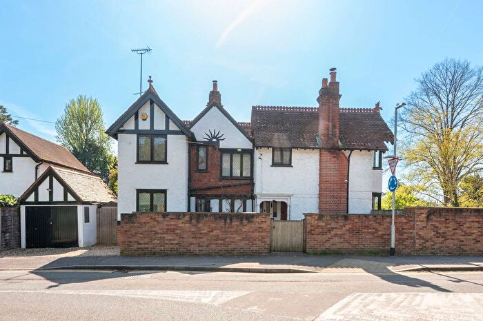 4 Bedroom Detached House For Sale In Chauntry Road, Maidenhead, SL6