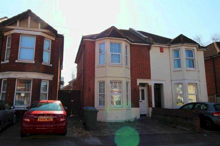 5 Bedroom Semi-Detached House To Rent In Morris Road, Southampton, SO15