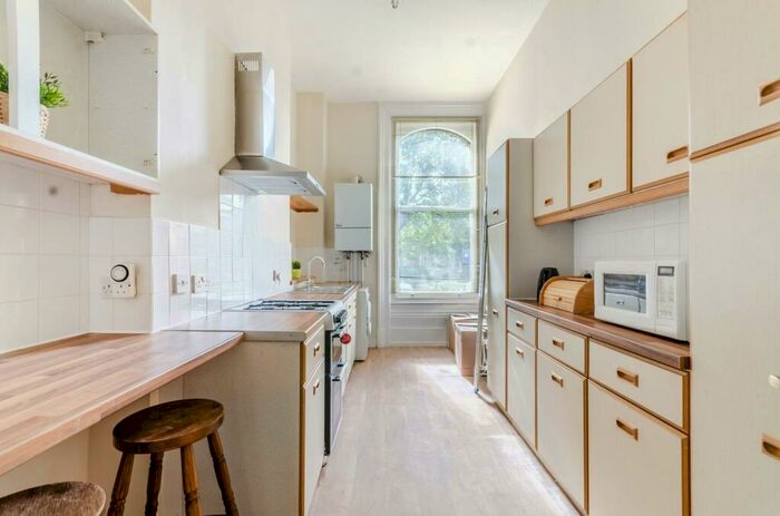 1 Bedroom Flat To Rent In Thurlow Park Road, West Dulwich, London, SE21