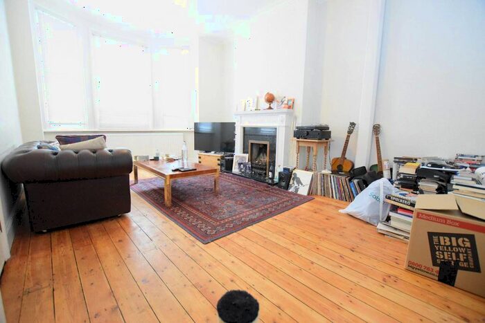 1 Bedroom Flat To Rent In Hackford Road, Oval, London, SW9