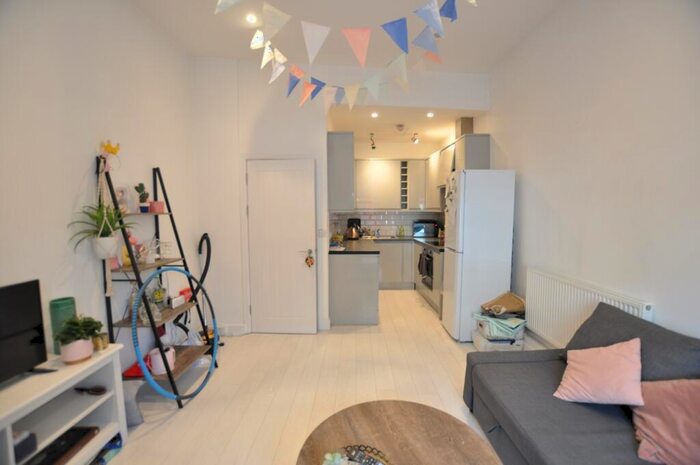 2 Bedroom Flat To Rent In Flat, Malden Road, Chalk Farm, NW5