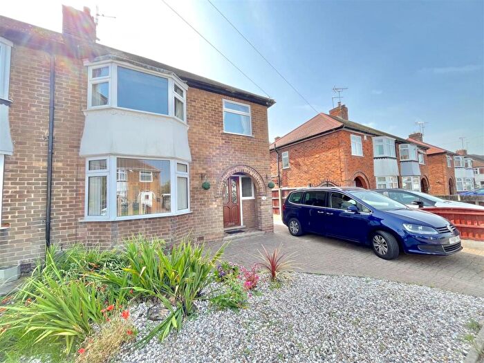 3 Bedroom Semi Detached House For Sale In Leabrooks Avenue, Mansfield Woodhouse, Mansfield, NG19
