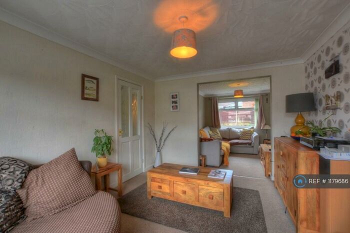 3 Bedroom Semi-Detached House To Rent In Park Farm Road, Blackburn, BB2