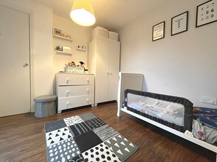 2 Bedroom Apartment For Sale In Tenby Grove, Kingsmead, Milton Keynes, MK4