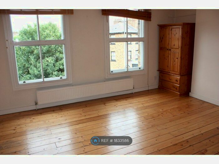 2 Bedroom Maisonette To Rent In Graham Road, London, E8