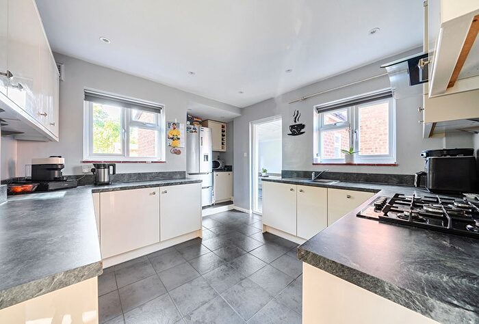 3 Bedroom Semi-Detached House For Sale In Southlands Avenue, Horley, Surrey, RH6