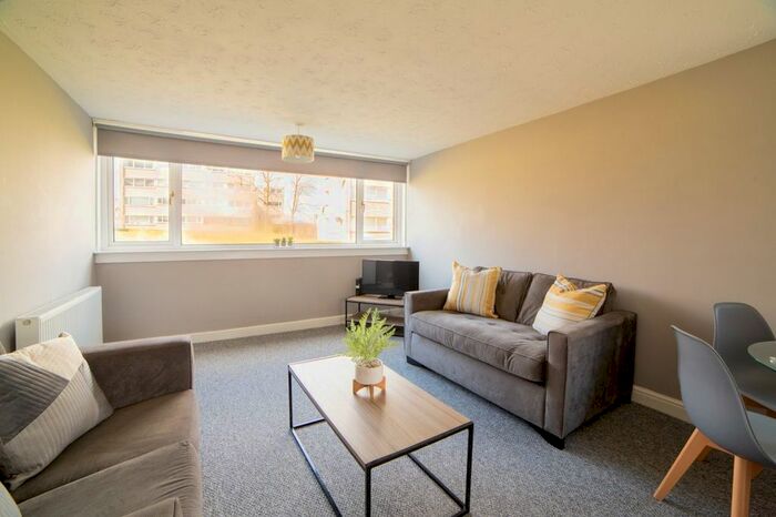 2 Bedroom Flat To Rent In Trinidad Way, Glasgow, G75