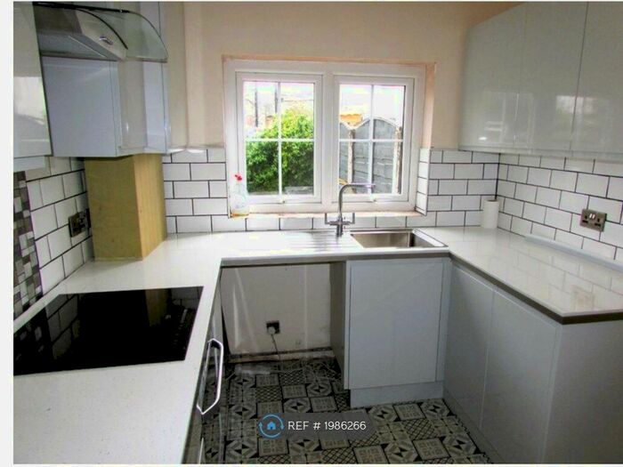 3 Bedroom Terraced House To Rent In Christopher Street, Manchester, M40