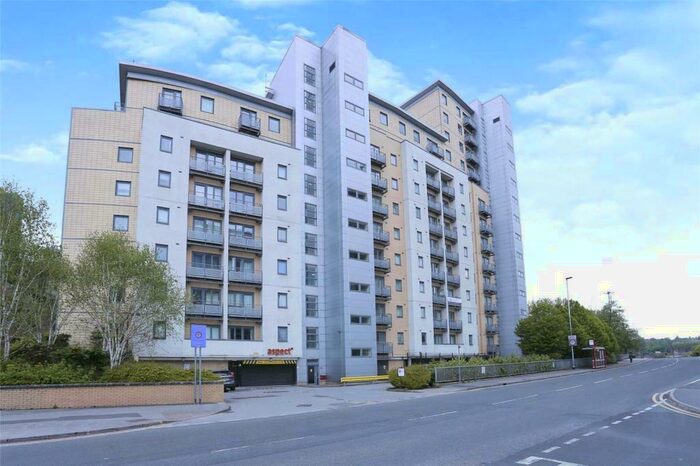 3 Bedroom Apartment To Rent In Elmwood Lane, Leeds, LS2