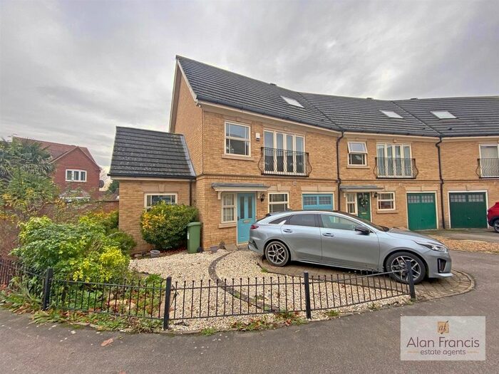 4 Bedroom Semi-Detached House To Rent In Faraday Drive, Shenley Lodge, Milton Keynes MK5