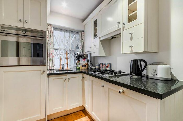2 Bedroom Flat To Rent In Ifield Road, Chelsea, London, SW10