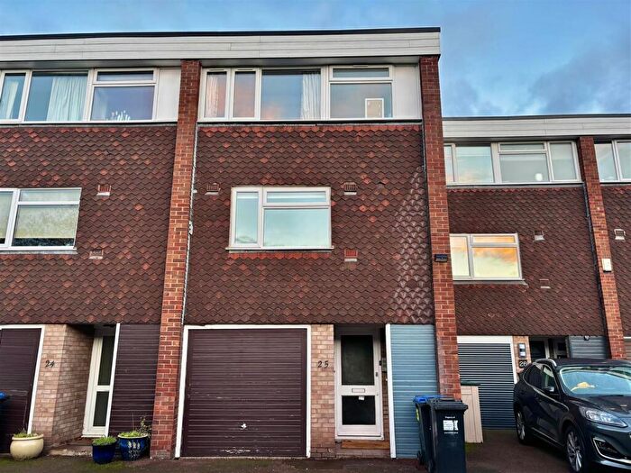 3 Bedroom Town House To Rent In Vernon Close, Leamington Spa, CV32