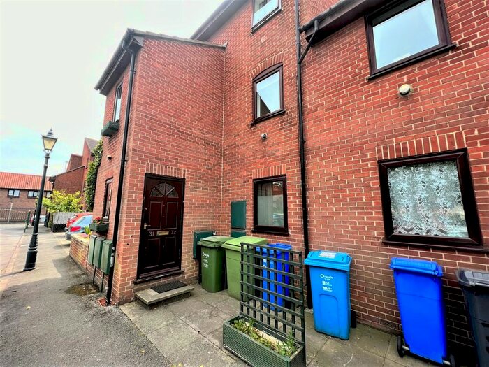 1 Bedroom Flat To Rent In Trinity Court, Hull, HU1