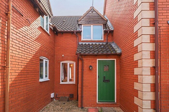 3 Bedroom Terraced House For Sale In The Highgrove, Bishops Cleeve, GL52