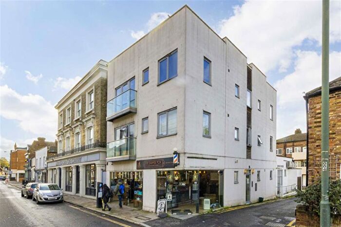 1 Bedroom Flat To Rent In High Street, Hampton Wick, Kingston Upon Thames, KT1