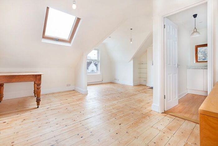 2 Bedroom Detached House To Rent In Gleneagle Road, Streatham, SW16