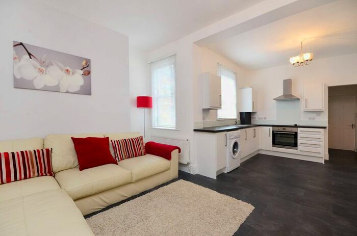 2 Bedroom Flat To Rent In Aldworth Road, Stratford, London, E15