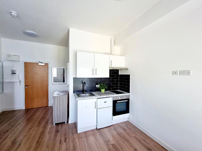 Studio To Rent In Burnside Road, Dagenham, Redbridge, RM8