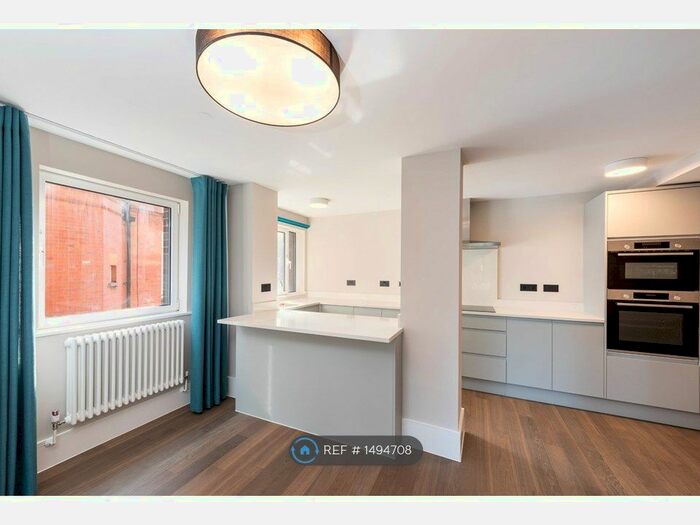 3 Bedroom Flat To Rent In The Drive, Hove, BN3