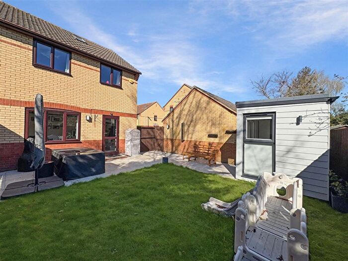 3 Bedroom Semi-detached House For Sale In Mander Way, Cambridge, CB1