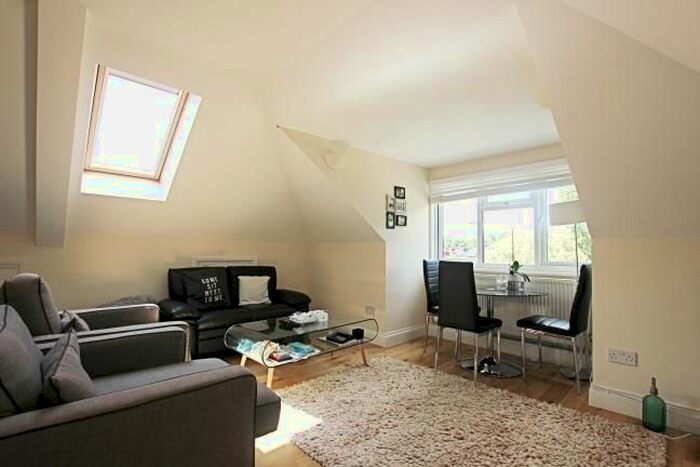 2 Bedroom Flat To Rent In Palmerston Road, Palmers Green, N22