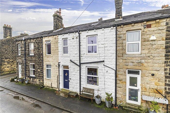 4 Bedroom Terraced House For Sale In Swaine Hill Street, Yeadon, Leeds, LS19