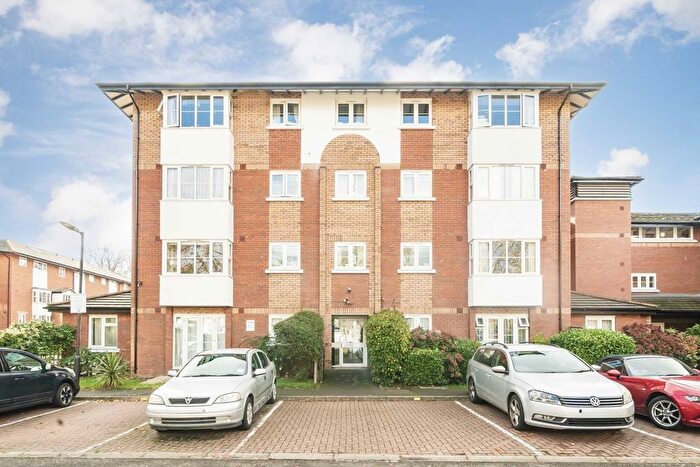 Studio For Sale In Beechwood Grove, Acton, W3