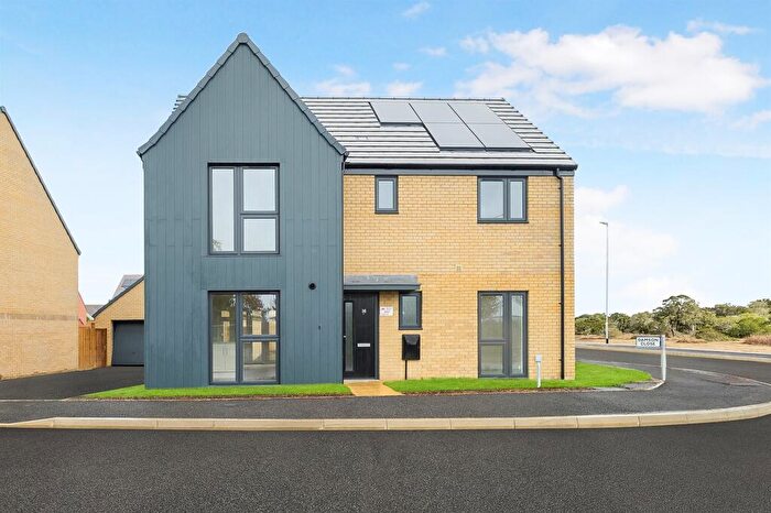 4 Bedroom Detached House For Sale In The Pastures, Wood View, Grays, RM16