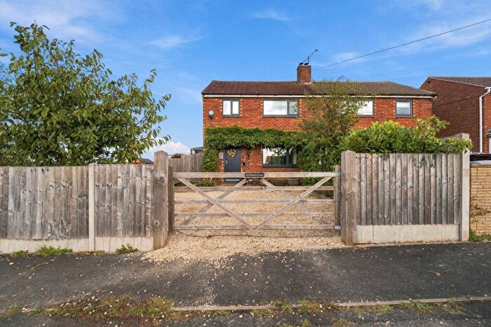 3 Bedroom Semi-Detached House For Sale In Snitterfield Road, Bearley, CV37