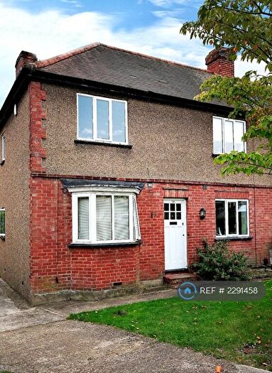 7 Bedroom Semi-Detached House To Rent In Lincoln Road, Guildford, GU2