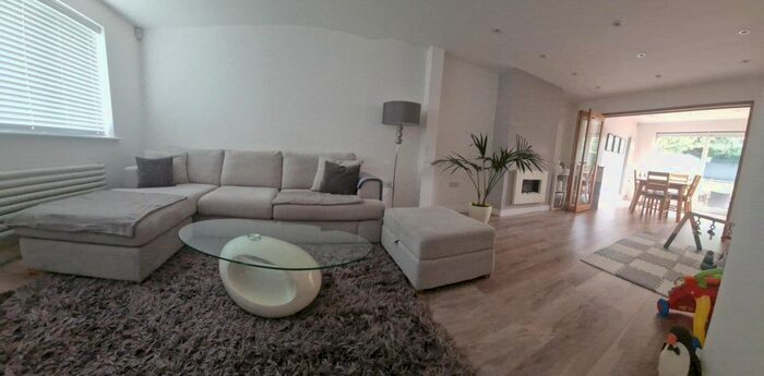 3 Bedroom Semi-Detached House To Rent In Donnington Road, Brighton, BN2