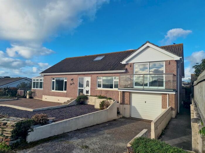 Houses for sale & to rent in TR7 3DL, Henver Road, Newquay Treviglas
