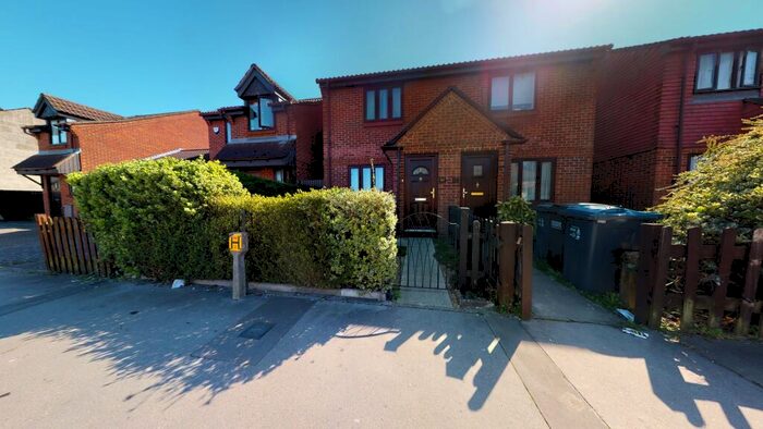 2 Bedroom Semi-Detached House To Rent In Morland Road, Croydon, Surrey, CR0