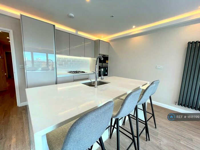 3 Bedroom Flat To Rent In Lavender Hill, London, SW11